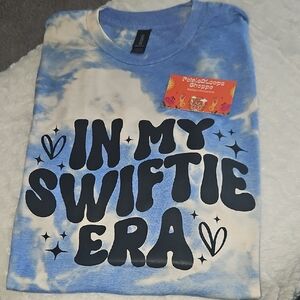 Gildan Blue and Cream Graphic Tee